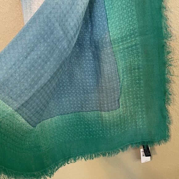 Express oversize scarf, blue/teal/white NWT - Picture 5 of 6
